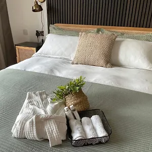 Quiet Luxe With Gym And Free Parking Homestay