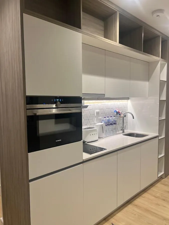 London Luxxe Suites & Apartments - London Heathrow Airport, Terminal 1 2 3 4 5 Hillingdon United Kingdom