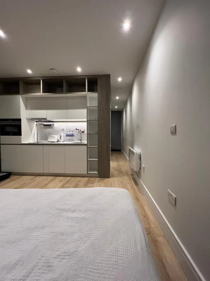 London Luxxe Suites & Apartments - London Heathrow Airport, Terminal 1 2 3 4 5 Hillingdon