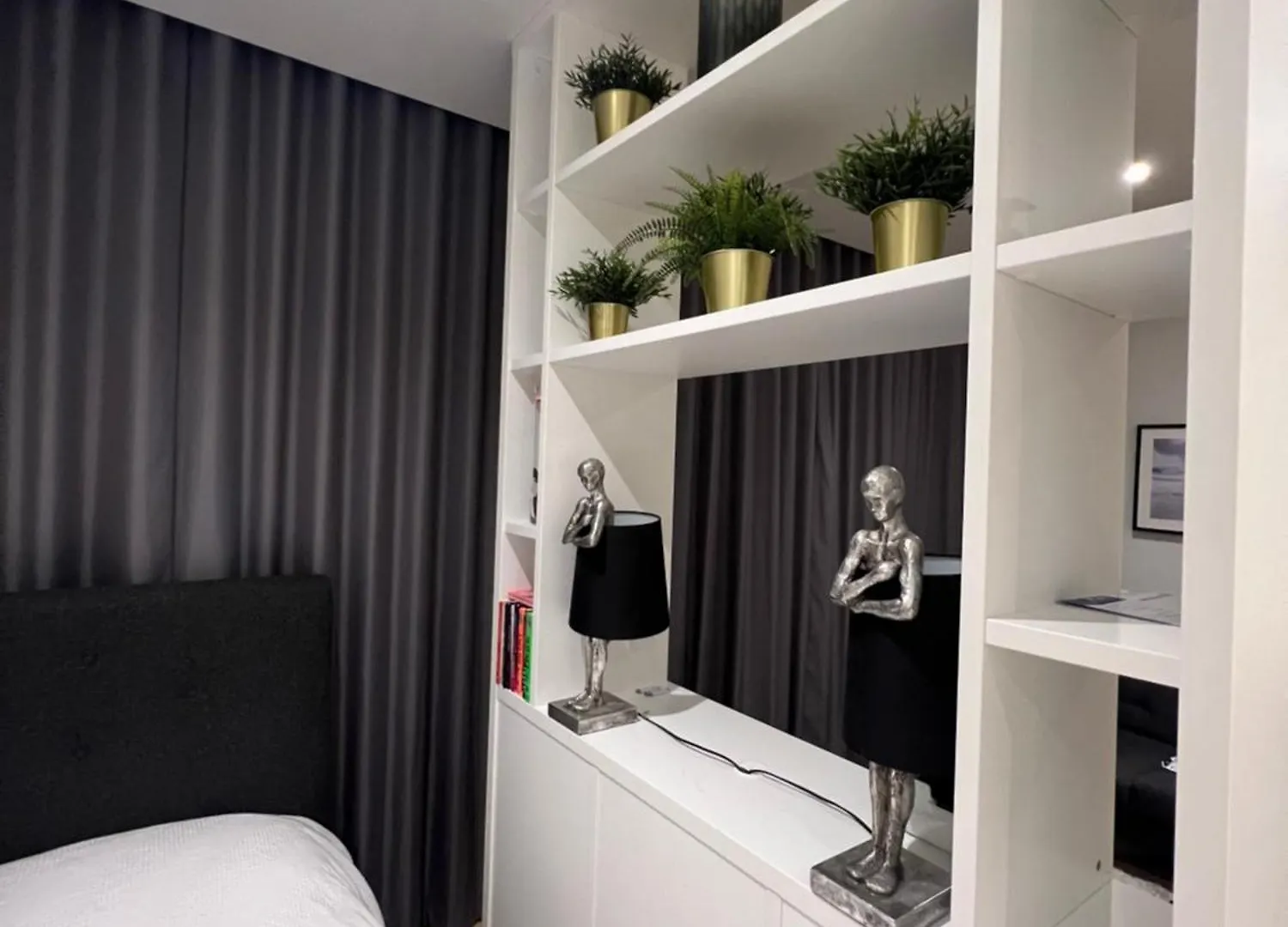 London Luxxe Suites & Apartments - London Heathrow Airport, Terminal 1 2 3 4 5 Hillingdon 0*,  United Kingdom